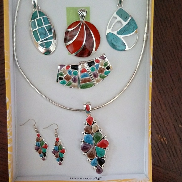 Jewelry - Chain with 5 slides and 1 pair of earrings.